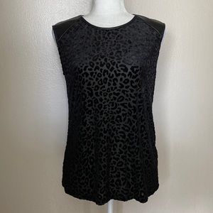 ❌SOLD❌ ✨NWT DKNY Black Top w/Faux Leather Shoulder & Neckline. Size Small.